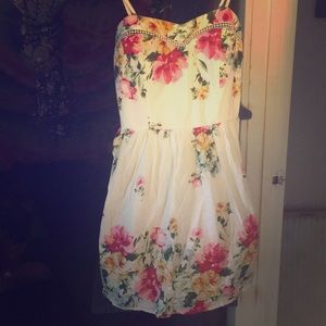 STRAPLESS FLORAL DRESS